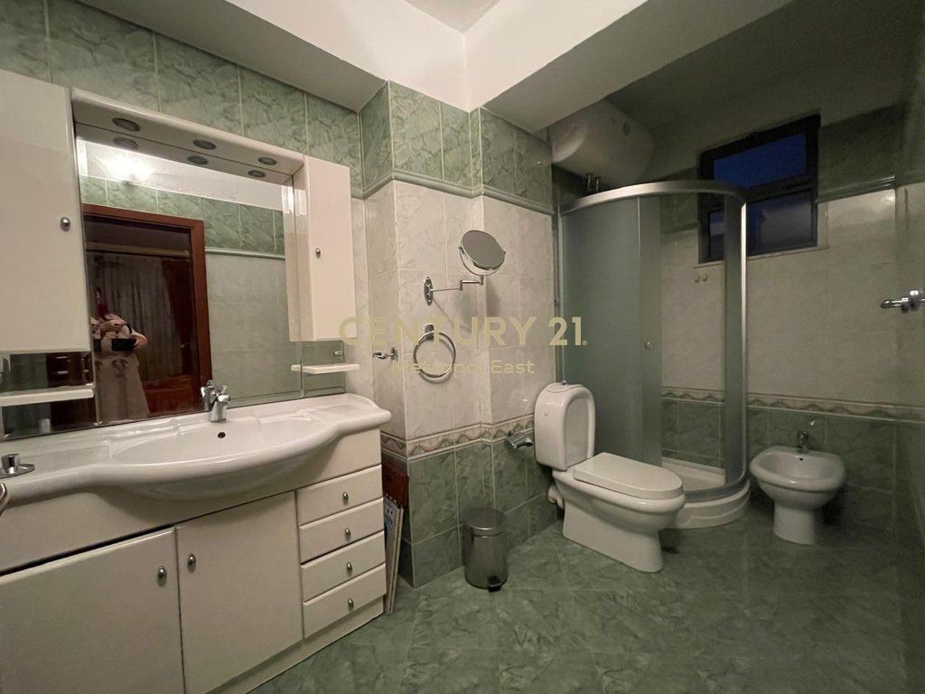 JEPET ME QIRA APARTAMENT 2+1+2 NE ZONEN E ISH-BLLOKUT