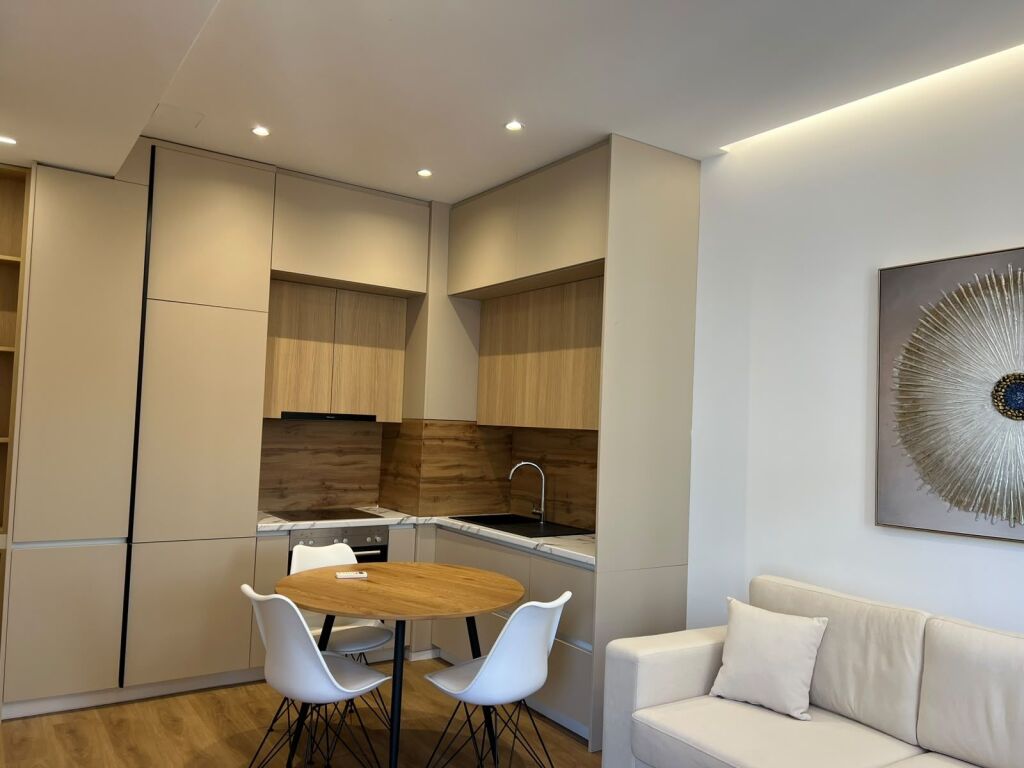🏢Ne zonen e Ali Demit,Rezidenca Kadiu jepet me qera apartament ,1+1,i sapo mobiluar 50,000Leke   