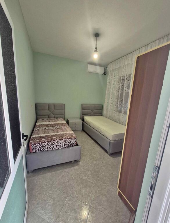 Jepet   2 Hyrje Apartament  ne Vile  2+1 me Qera Mine Peza  prane Prokurorise