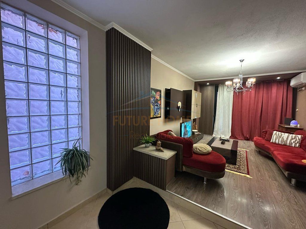 Qira,Apartament 2+1+2,Myslym Shyri,pranë Hotel Europa,Tiranë.
