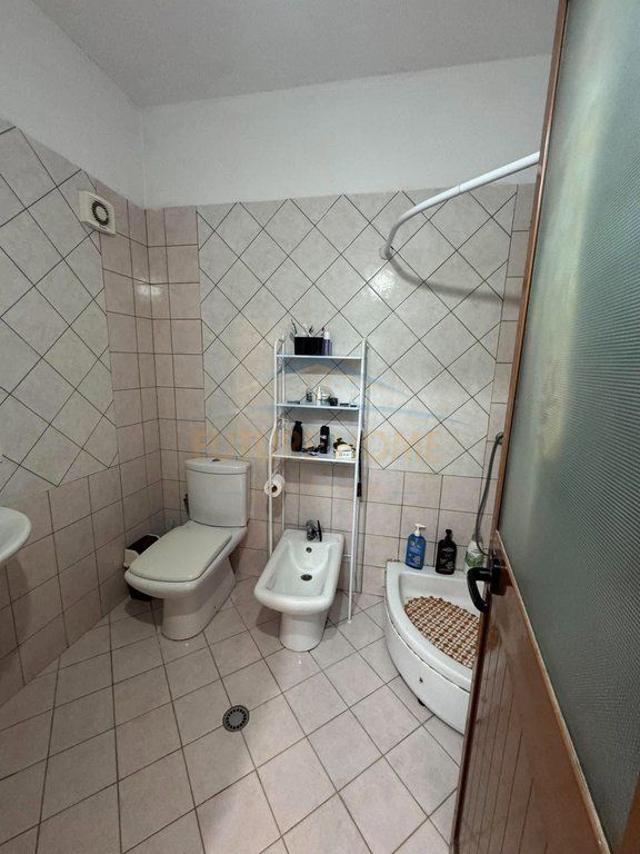 Shitet,Apartament 2+1+2,Unaza e Re