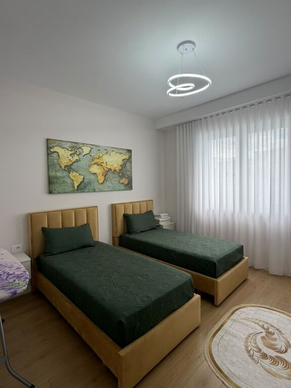 Shitet apartament 2+1 ne Kamez