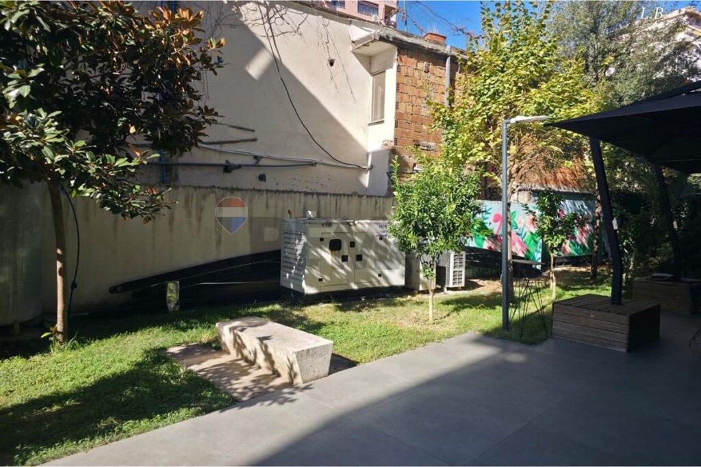 Shitet Ambient Komercial – Restorant pranë Qendrës