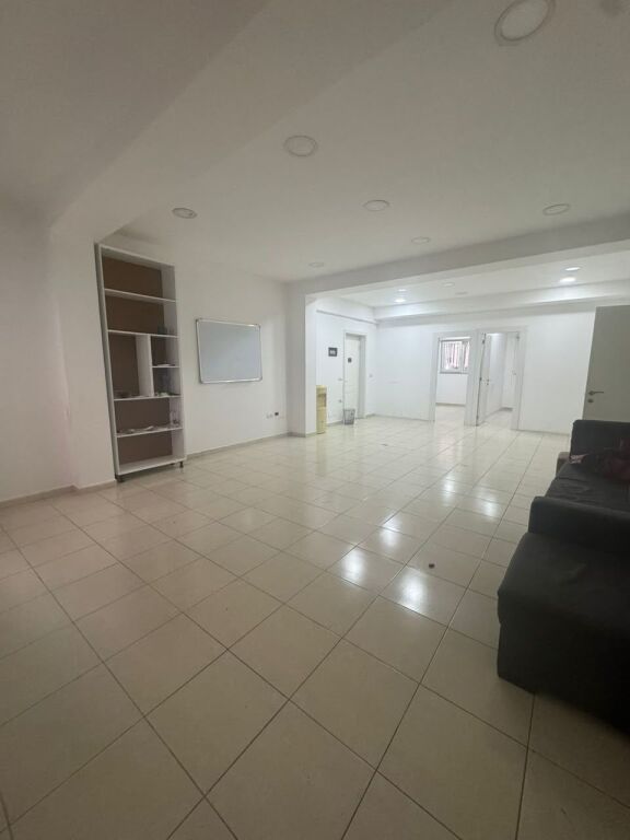 🏢 LOCALE IN AFFITTO – SPAZIO PER ATTIVITÀ COMMERCIALE