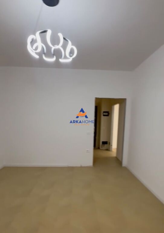 SHITET APARTAMENT 3+1+2 BALLKONE "YZBERISHT,PRANE EKO MARKET" 29.000.000 LEKE