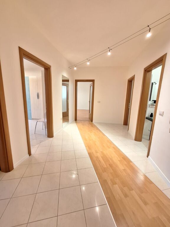 Jepet me qira apartament 2+1 prane RTSH