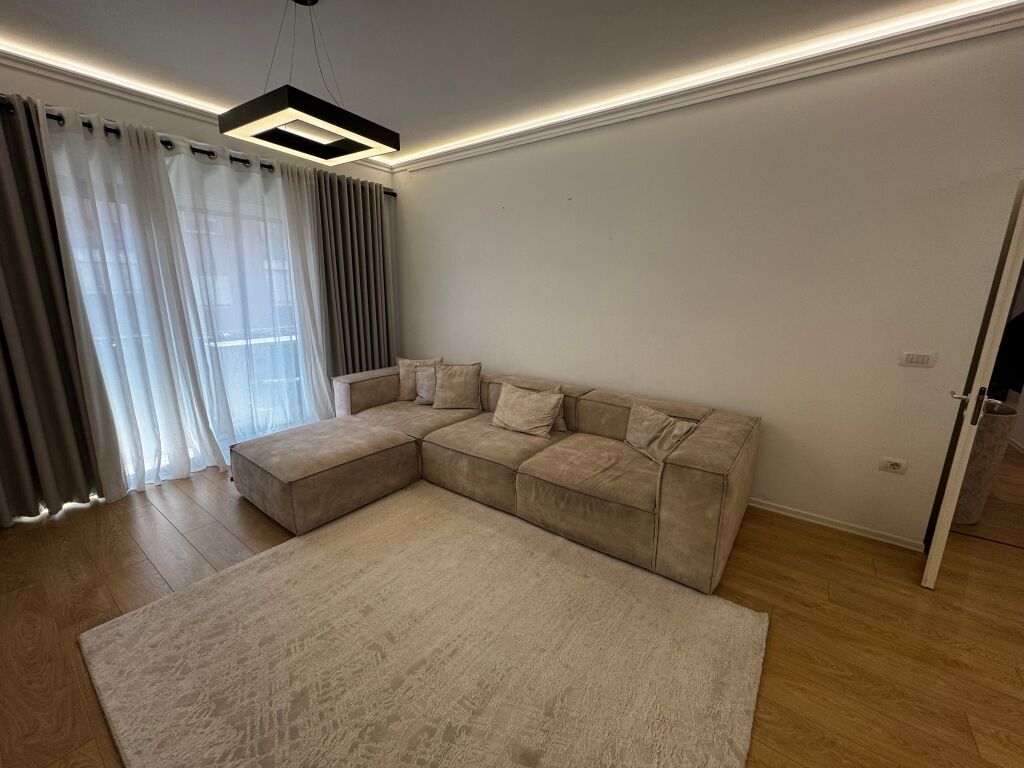 Apartament me qera 3+1 plus post parkimi rruga kosovareve