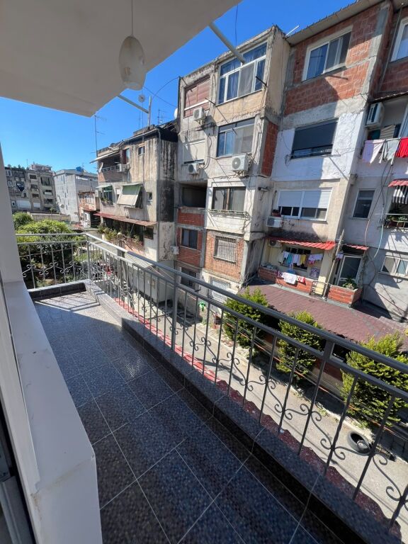 SHTËPI 2+1 PËR SHITJE – PRANË SHKOLLËS NAIM FRASHËRI