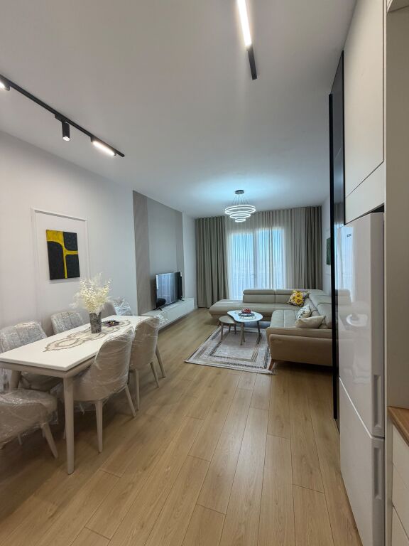 Shitet apartament 2+1 ne Kamez