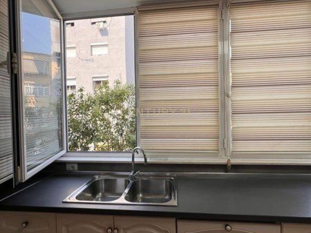 JAPIM ME QIRA ZYRE 115 M2 PRANE BEGA 07, KOMUNA E PARISIT