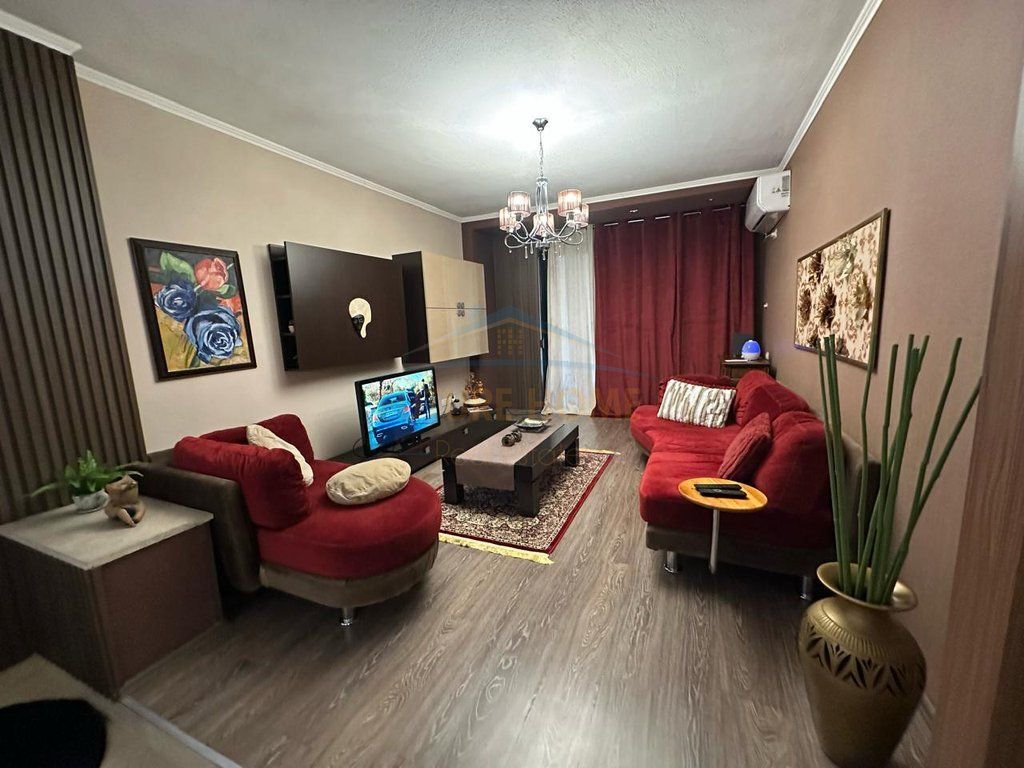 Qira,Apartament 2+1+2,Myslym Shyri,pranë Hotel Europa,Tiranë.