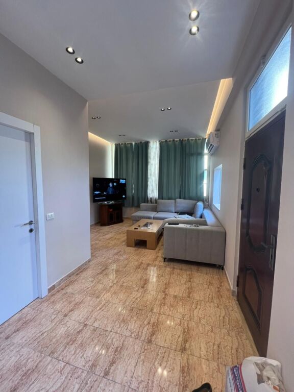 Rent | Apartament 1 + 1+1 +Verande | Rruga Kodra e Diellit | 500 €/month