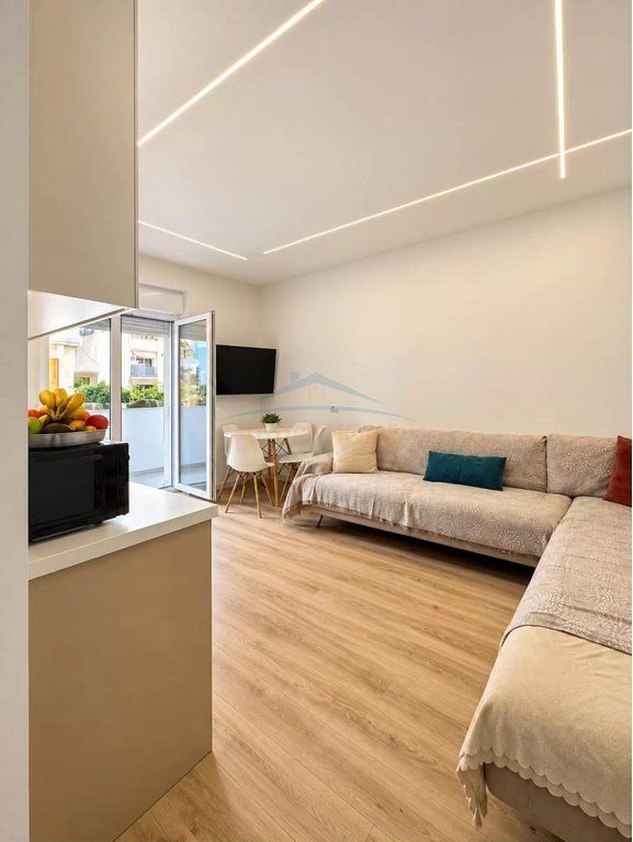Shitet, Apartament 2+1, Shkolla e Bashkuar, Tiranë