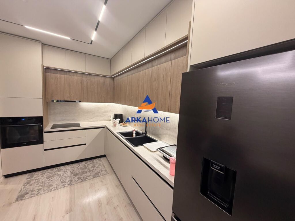 SHITET APARTAMENT 2+1+2+BALLKON "ISH FUSHA AVIACIONIT" 35.000.000 LEKE
