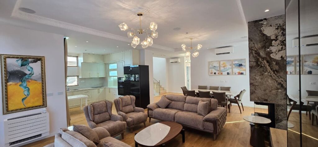 🏡 FOR RENT | 3-STOREY VILLA – VERY CLOSE TO TEG