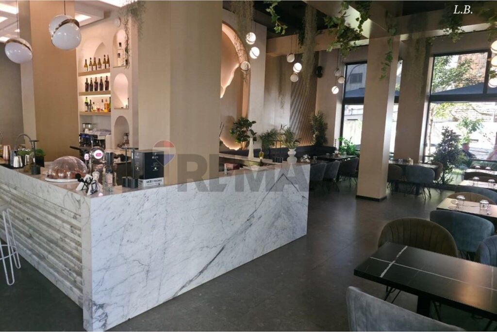 Shitet Ambient Komercial – Restorant pranë Qendrës