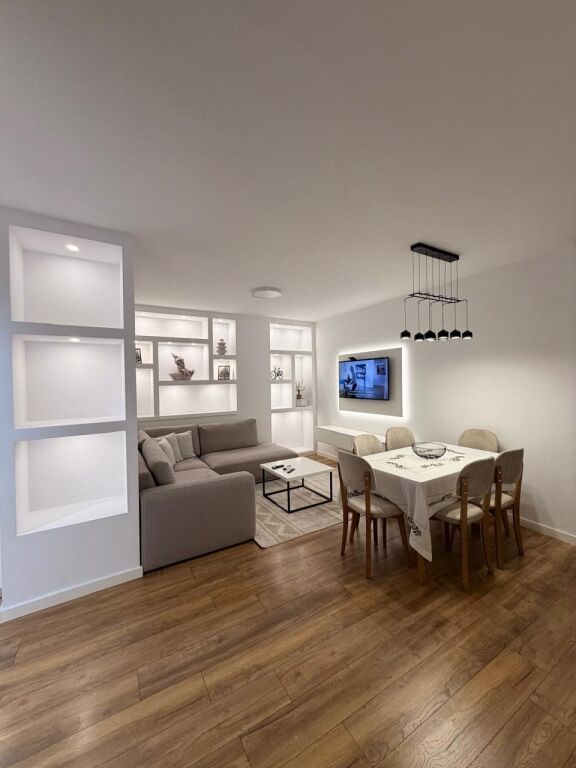 Appartamento 2+1 in affitto ad Astir in un palazzo vicino alla rotatoria.