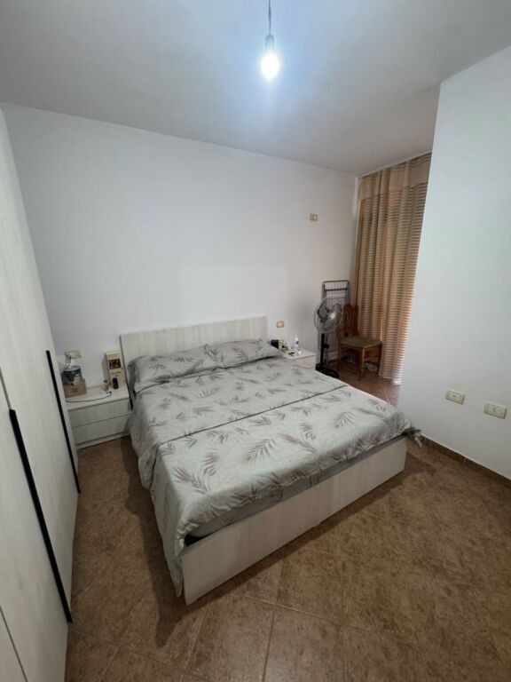 Shitet Apartament 2+1 Unaza Re