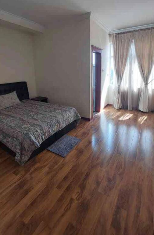 Komuna e Parisit, jepet me qera apartament 2+1 i mobiluar.