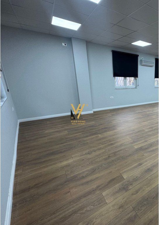 UFFICIO DI 68 M2 IN AFFITTO IN CENTRO 75.000 LEKE
