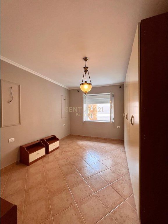 JAPIM ME QIRA ZYRE 115 M2 PRANE BEGA 07, KOMUNA E PARISIT
