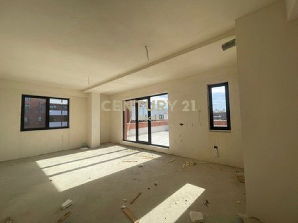 SHITET APARTAMENT PENTHOUSE 2+1+VERANDE NE ASTIR TE URBAN GATE