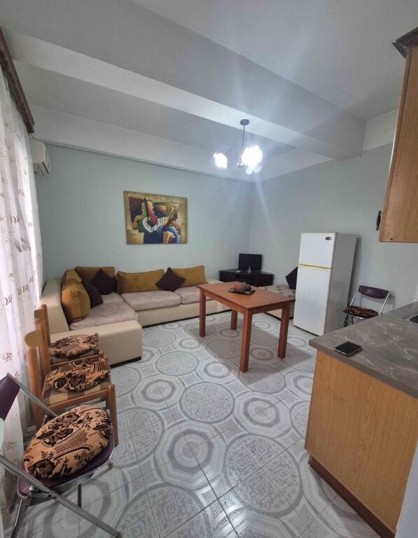 Jepet   2 Hyrje Apartament  ne Vile  2+1 me Qera Mine Peza  prane Prokurorise