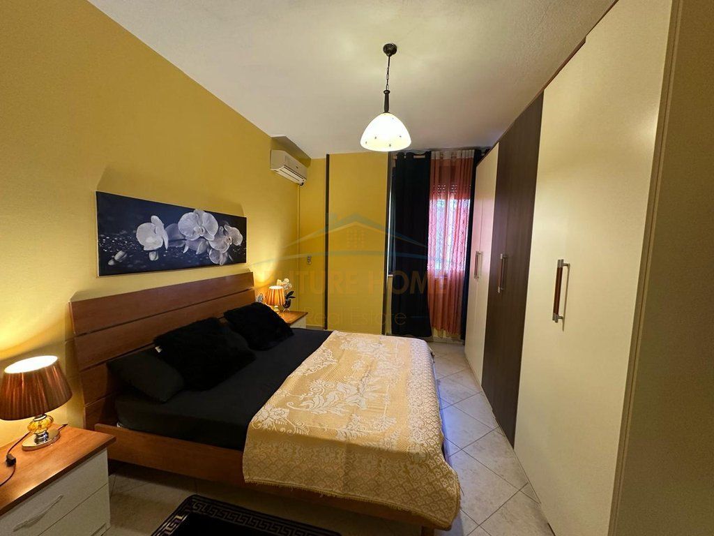Qira,Apartament 2+1+2,Myslym Shyri,pranë Hotel Europa,Tiranë.