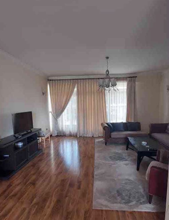 Komuna e Parisit, jepet me qera apartament 2+1 i mobiluar.