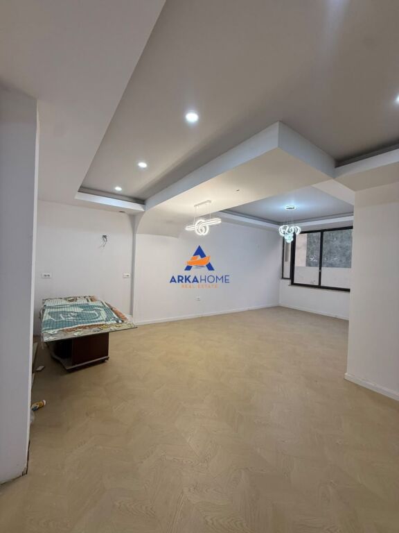 SHITET APARTAMENT 2+1+BALLKON "YZBERISHT,PRANE EKO MARKET" 15.000.000 LEKE