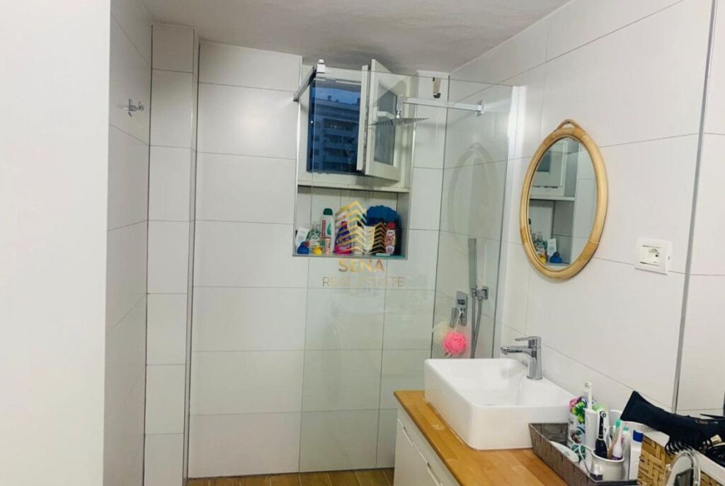 Shitet, Apartament 2+1+D+Blk, Stacioni i Trenit, 16.500.000 Leke