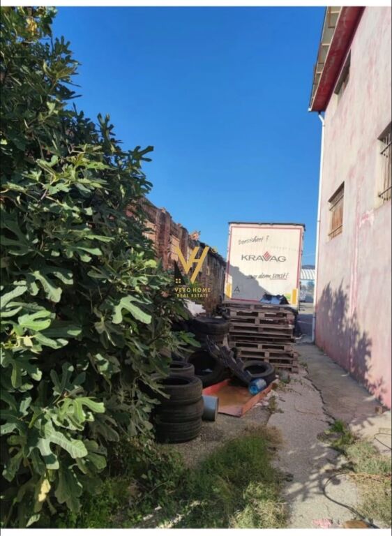SHITET MAGAZINE + TRUALL 555 M2 NE ELBASAN 16.000.000 LEKE