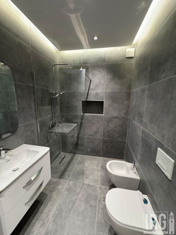 APARTAMENT TE XHELUKS XIBRAKU!