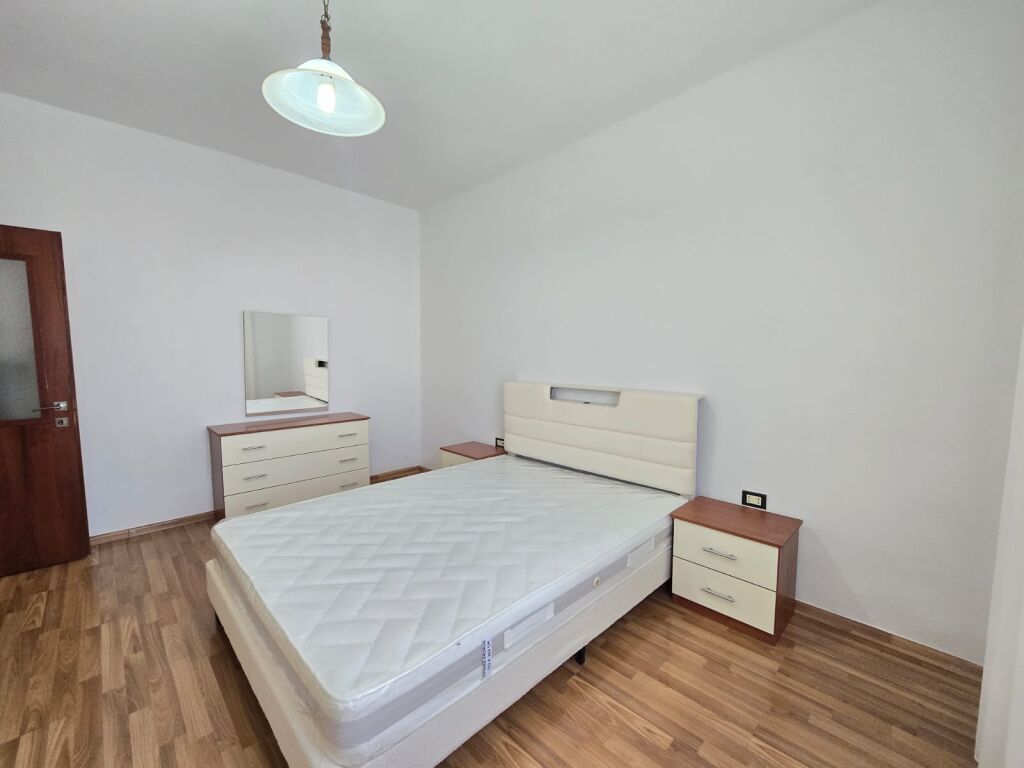 Shitet - Apartament 1+1 tek Shkolla Bashkuar