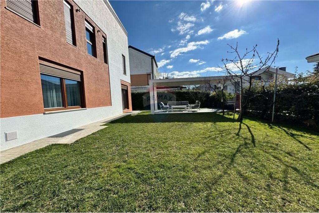 Vilë - Për Shitje - Colombo 2, Tiranë Çmim i Fiksuar 1,300,000 €