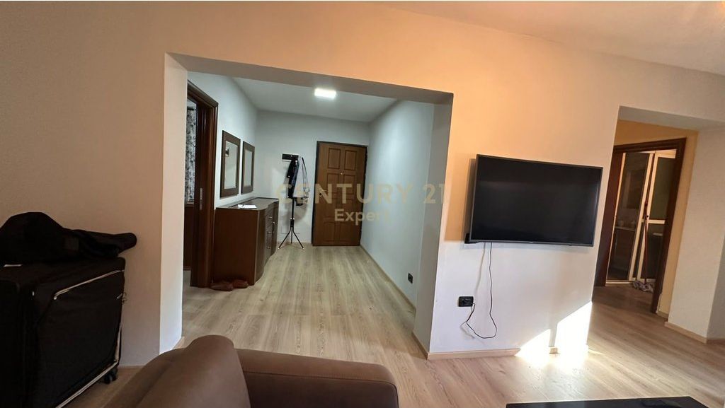 Apartament 1+1 📍 Rruga Mine Peza