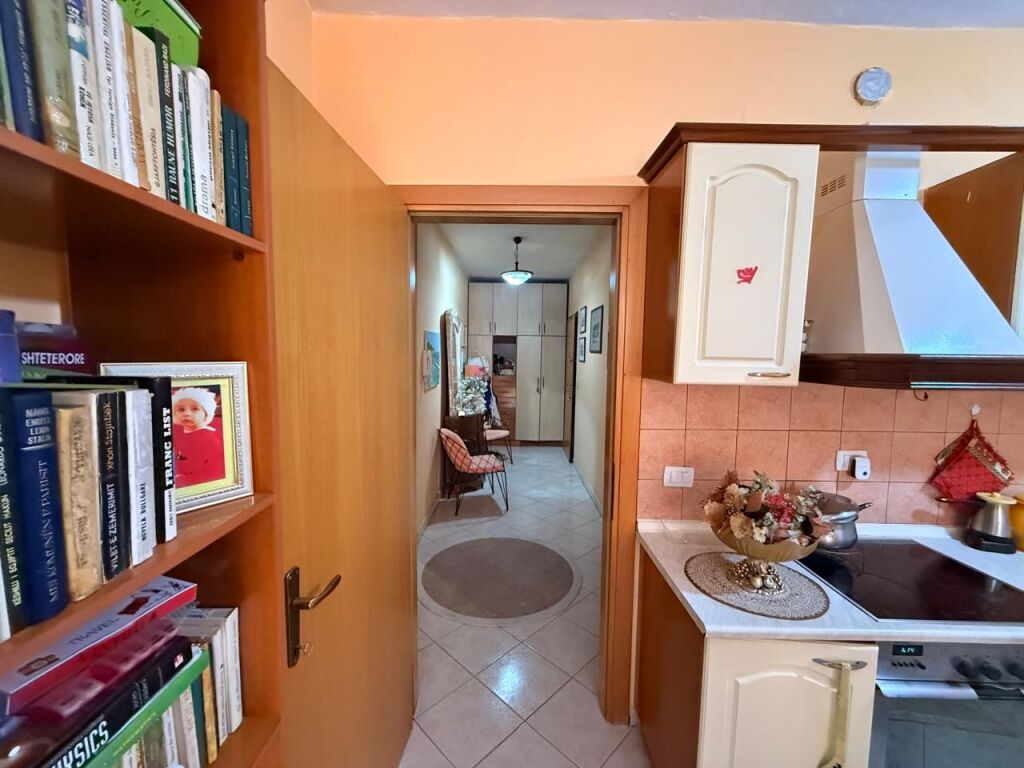 SHITET APARTAMENT 3+1+2 NË ISH-BLLOK