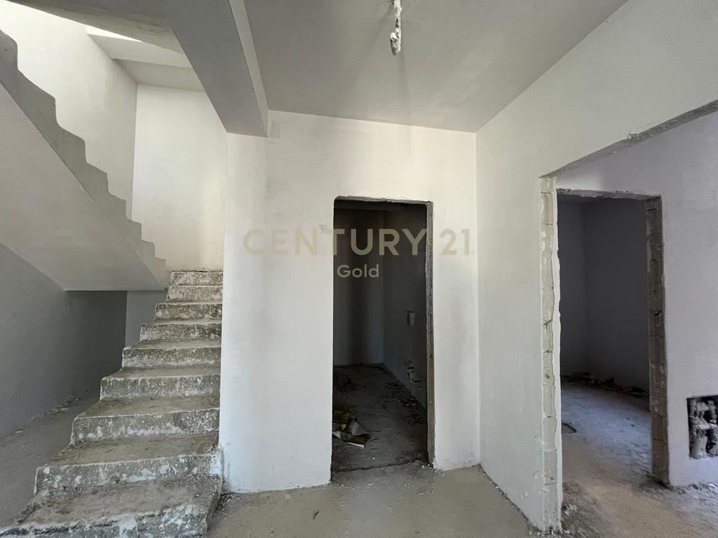 WE SELL INDIVIDUAL VILLA – ROLLING HILLS LAKE !!