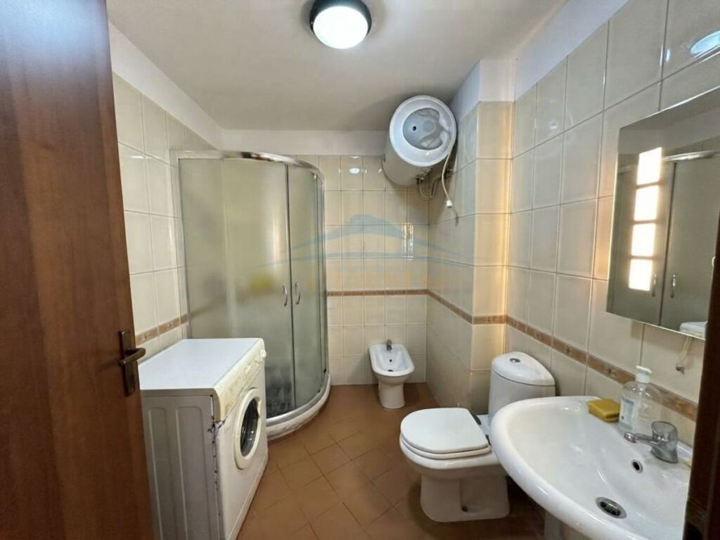 Affitto, Appartamento 1+1+Posto Auto, Complesso E88, Tirana.