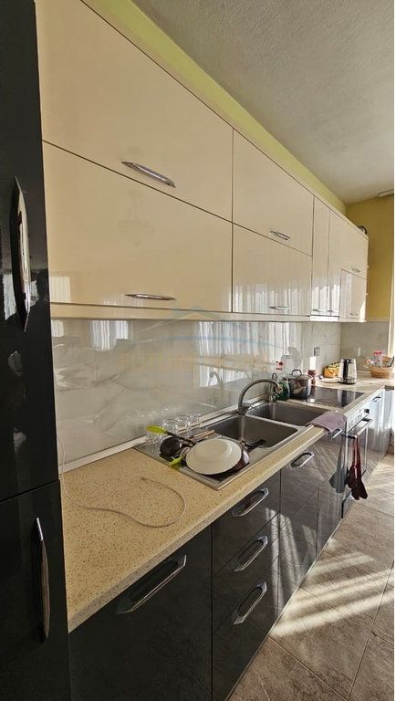 Shitet, Apartament 3+1+2, Stacioni Trenit, Durrës