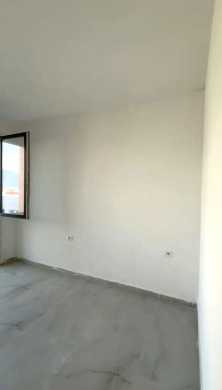 Ne zonen e Rruges Jordan Misja jepet me qera apartament 2+1+2, bosh 65,000Leke