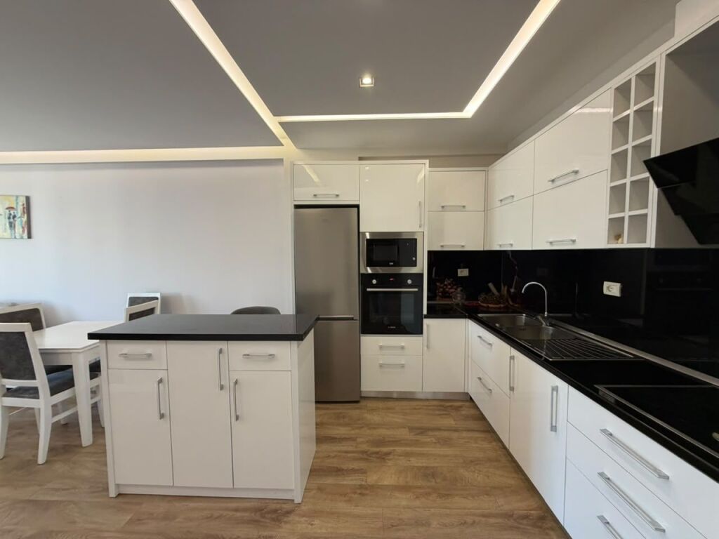 Apartament 2+1 per qira tek Kika 2 tek Komuna e Parisit.