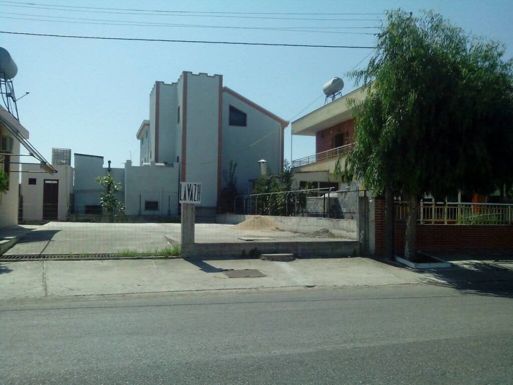 SHITET TOKE PRANE RRUGES SE UNIVERSITETIT, DURRES