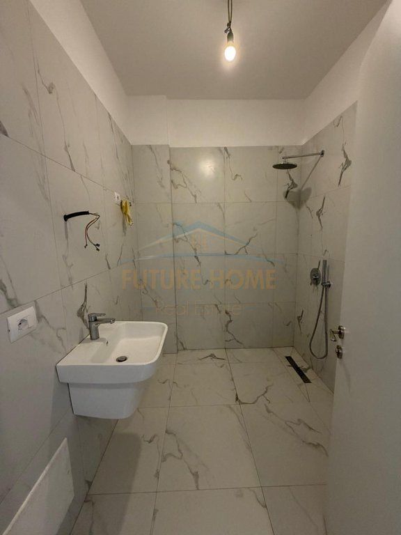 In vendita, Appartamento 2+1+2+Veranda, Via Barrikadave, Tirana.
