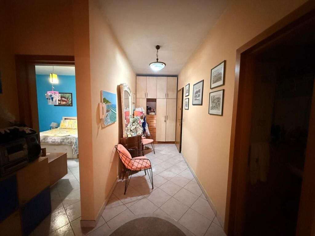 SHITET APARTAMENT 3+1+2 NË ISH-BLLOK