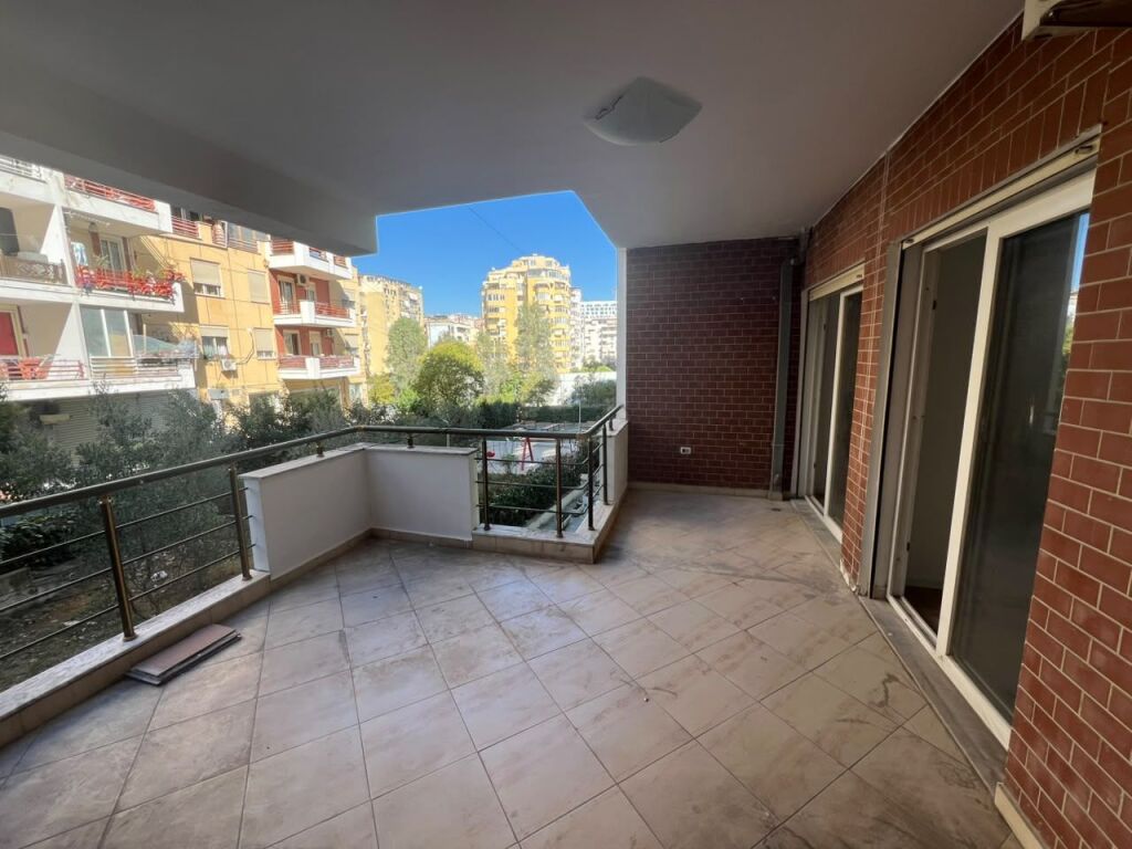 Shitet, Apartament 2+1+2, Nenkalimi i Kodres se Diellit, Tiranë.  Empire74854