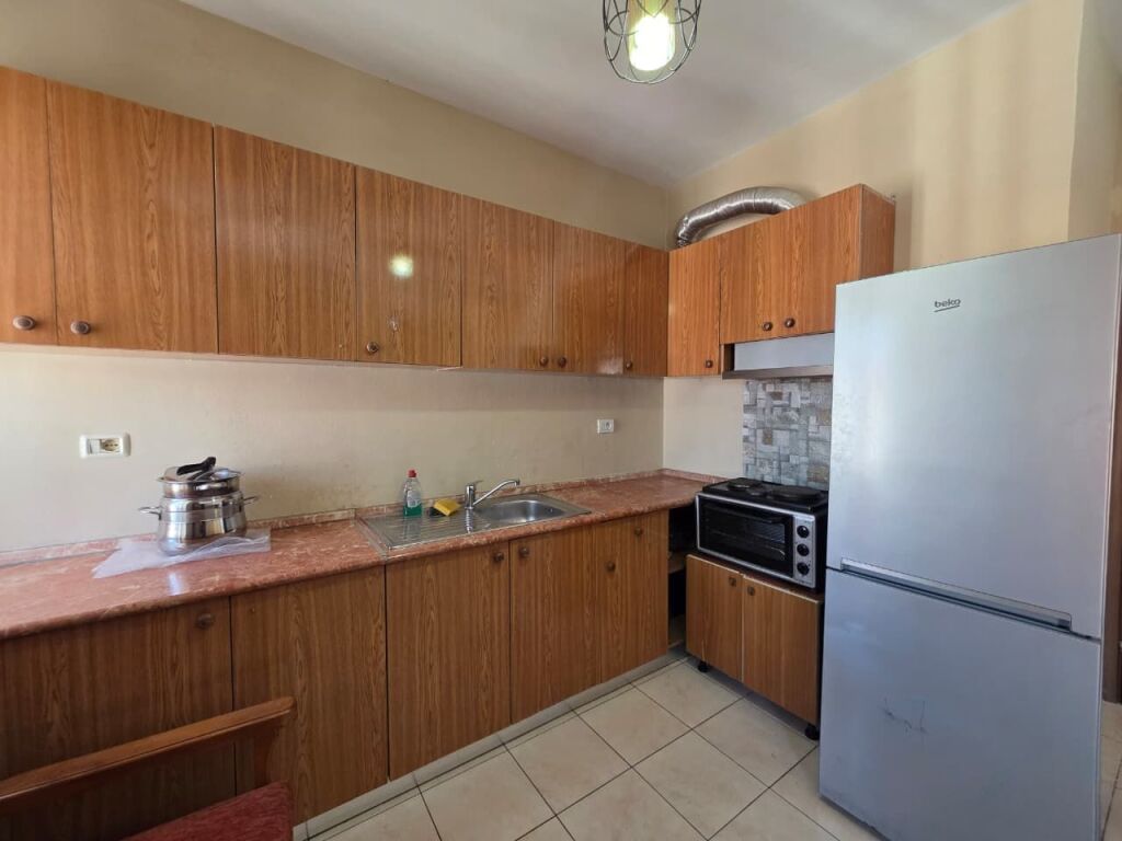 Jepet apartament 1+1 me qira ne Yzberisht , prane Kmy , Fitness Unik , Pallatet Cabej ! 450 mije leke !