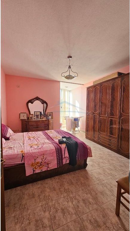Shitet, Apartament 3+1+2, Stacioni Trenit, Durrës