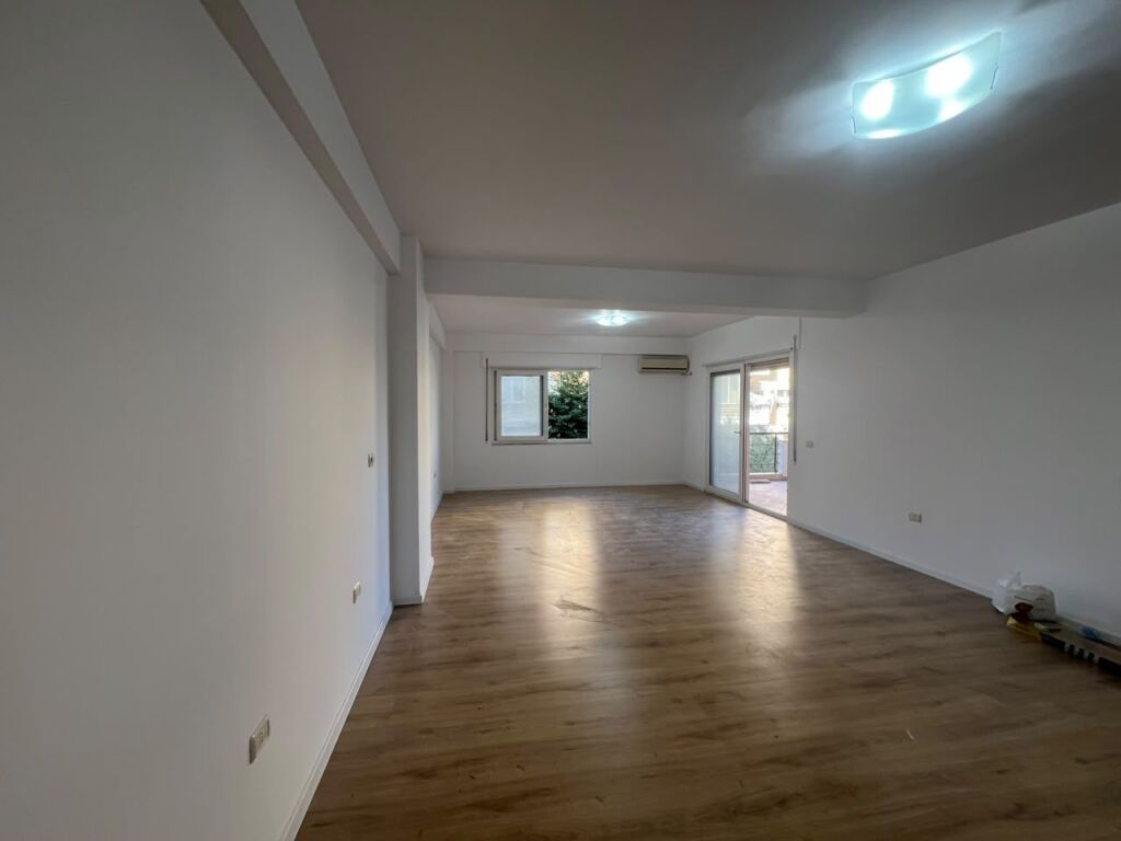Shitet, Apartament 2+1+2, Nenkalimi i Kodres se Diellit, Tiranë.  Empire74854