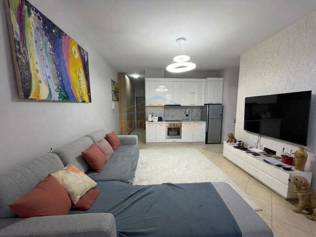 Shitet, Apartament 1+1, Yzberisht, Tiranë